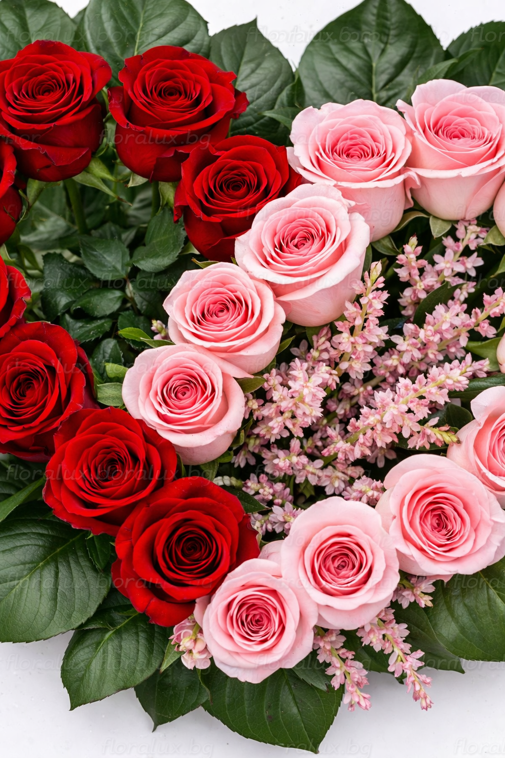 Романтична аранжировка „Сърце от рози Амон“ - Image 3