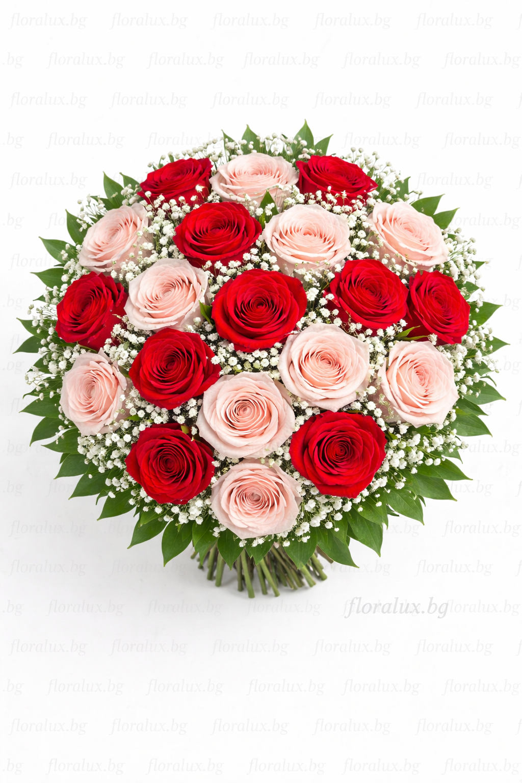 Романтичен букет Червена страст и нежност - Image 3